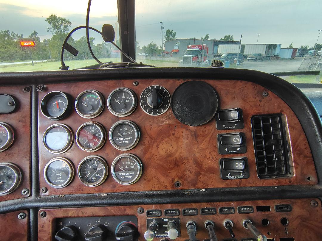 2005 PETERBILT 379 - Image 29